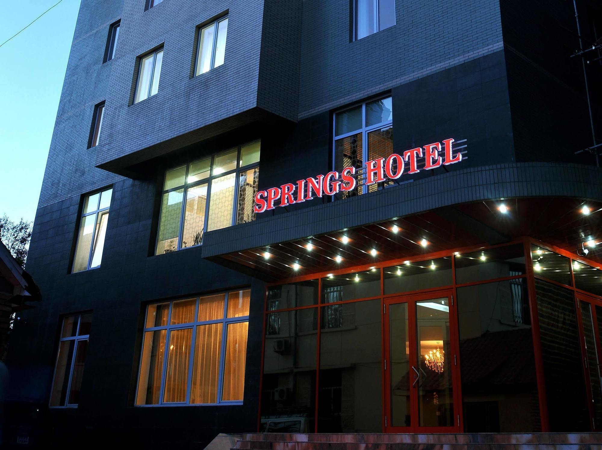 Springs Hotel Oelan-bator Buitenkant foto